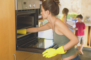  Paano linisin ang baking sheet mula sa carbon