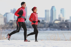  सर्दियों में बाहर कैसे दौड़ें