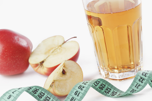  วิธีการดื่มเหล้าแอปเปิลน้ำส้มสายชูสำหรับการลดน้ำหนัก