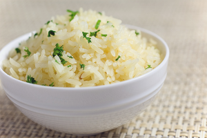  Cómo cocinar el arroz para que se desmorone.