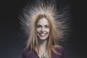  Wie elektrisierende Haare loswerden