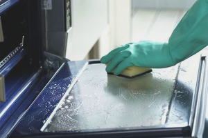  How to clean the oven from fat