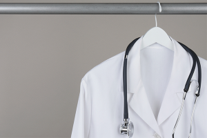 How to whiten a medical gown