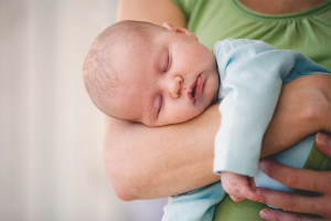  Wie man ein Baby von der Bewegungskrankheit an den Händen entwöhnt