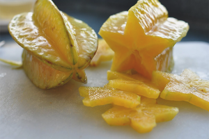  Cómo comer una carambola