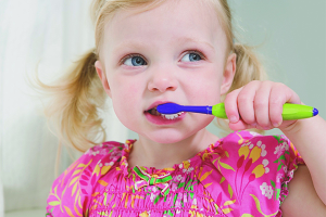  Cómo enseñar a un niño a cepillarse los dientes.