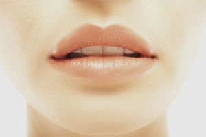  Πώς να υγράνετε τα χείλη