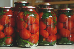  Wie man Tomaten für den Winter konserviert