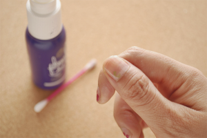  كيفية إزالة طلاء الأظافر دون مزيل طلاء الأظافر