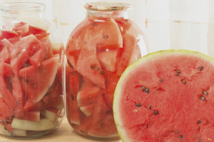  How to pickle watermelons for the winter in banks