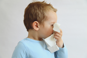  Bir çocuğa burnunuzu üflemek için nasıl öğretilir