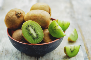  Los beneficios y daños del kiwi.