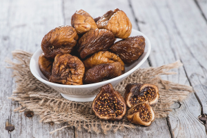  The benefits and harms of dried figs