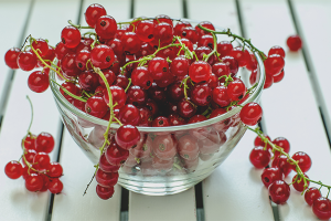  The benefits and harms of red currants