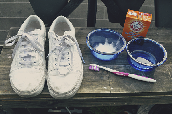 how to wash white sneakers at home