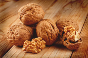 Ciri-ciri berguna dan kontraindikasi walnut