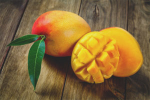  Mango alăptează