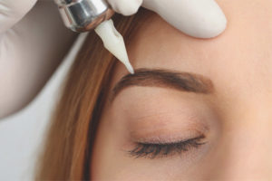  Est-il possible aux femmes enceintes de faire un tatouage des sourcils