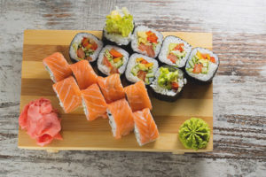  ¿Pueden las mujeres embarazadas comer sushi y rollitos?