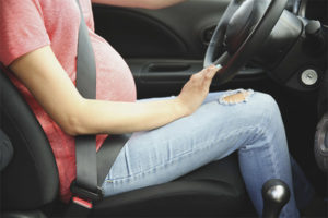  क्या गर्भवती महिलाओं को ड्राइव करना संभव है?