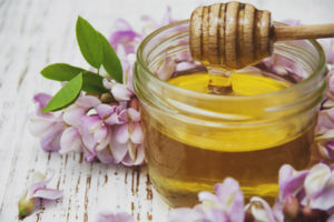  Proprietăți utile și contraindicații ale mierei de salcâm