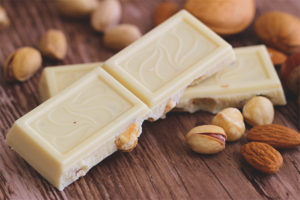  Fordelene og skader av hvit sjokolade