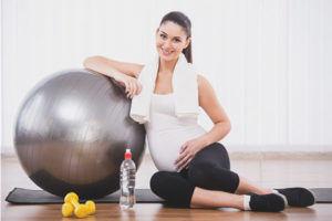 هل يمكنني القيام باللياقة البدنية أثناء الحمل