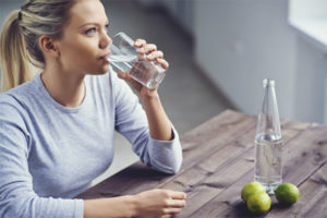  ¿Puedo beber agua inmediatamente después de comer?