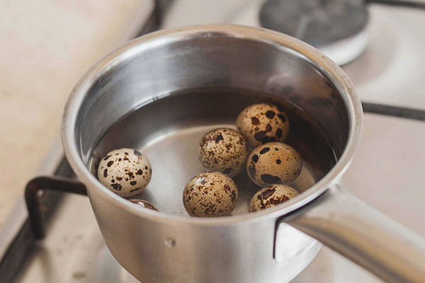  วิธีการและวิธีการในการปรุงอาหารไข่นกกระทา